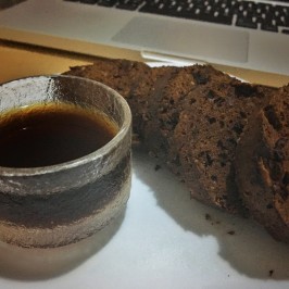 Receita de bolinho de chocolate de caneca paleo low carb sem trigo e sem açúcar